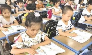 中学倒闭师生被赶走